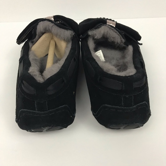 Ugg • Dakota Slippers - Picture 7 of 8